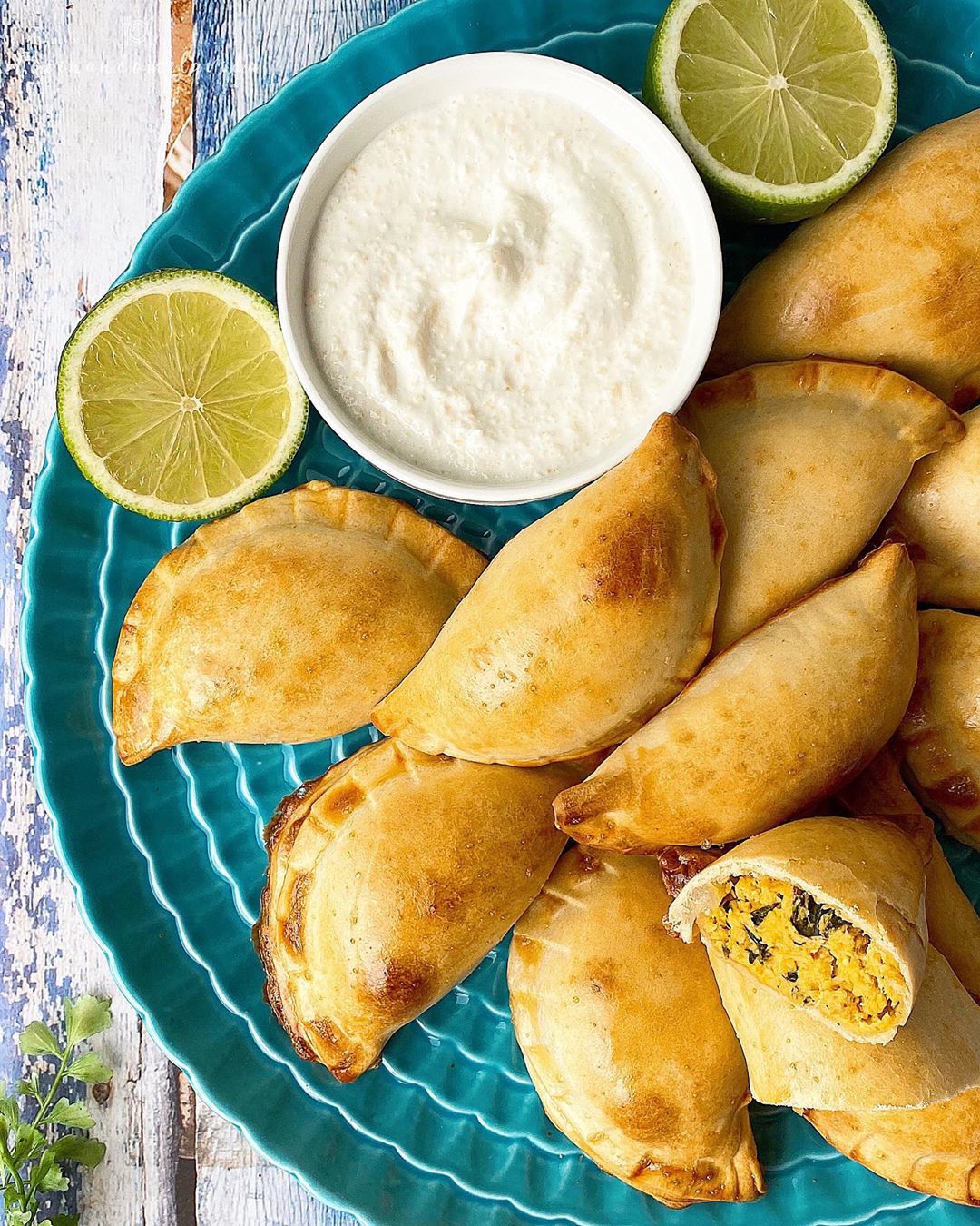 EMPANADILLAS CASERAS RELLENAS DE POLLO AL CURRY CREMOSO EMPANADILLAS CASERAS RELLENAS DE POLLO AL CURRY CREMOSO