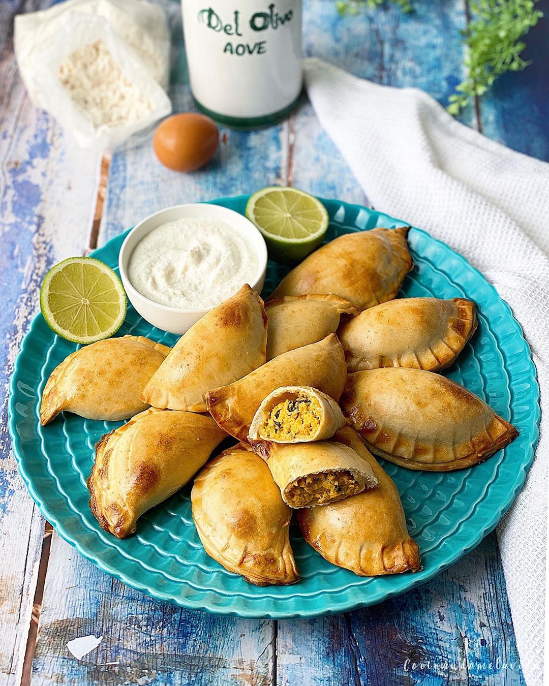 EMPANADILLAS CASERAS RELLENAS DE POLLO AL CURRY CREMOSO EMPANADILLAS CASERAS RELLENAS DE POLLO AL CURRY CREMOSO