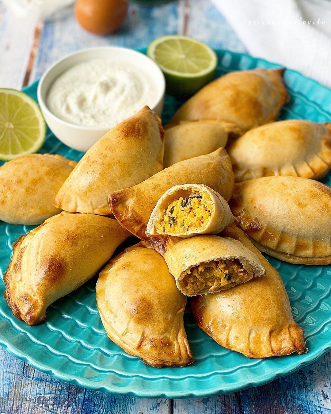 EMPANADILLAS CASERAS RELLENAS DE POLLO AL CURRY CREMOSO EMPANADILLAS CASERAS RELLENAS DE POLLO AL CURRY CREMOSO