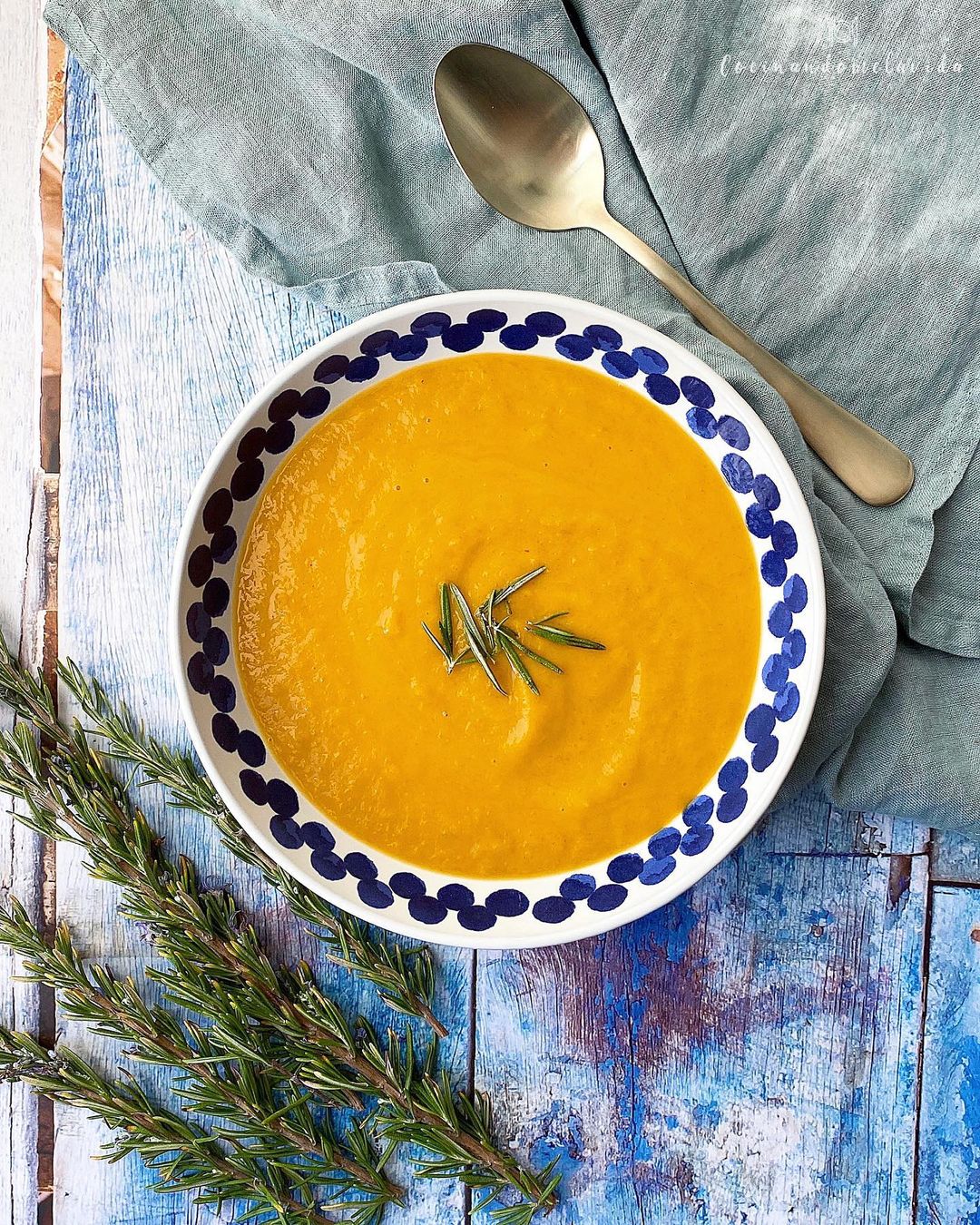 CREMA DE CALABAZA Y PERA CON QUESO DE CABRA