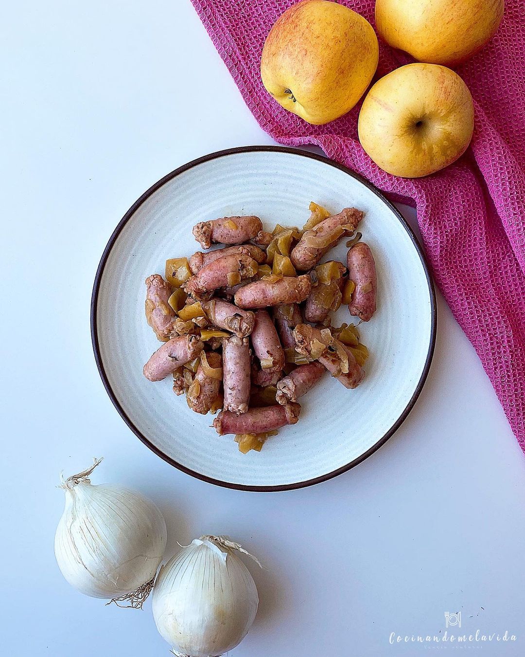 SALCHICHAS CON MANZANAS