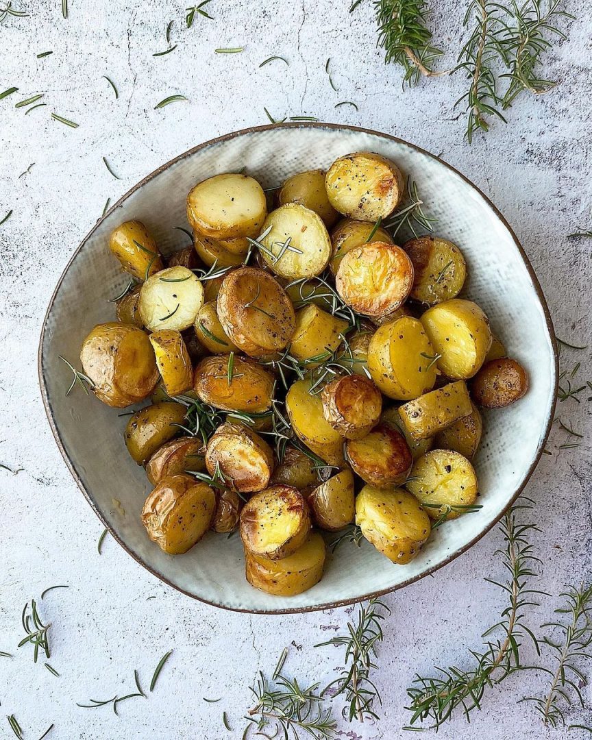 PATATAS GUARNICIÓN AL ROMERO