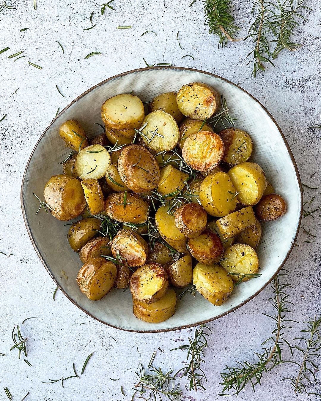 PATATAS GUARNICIÓN AL ROMERO