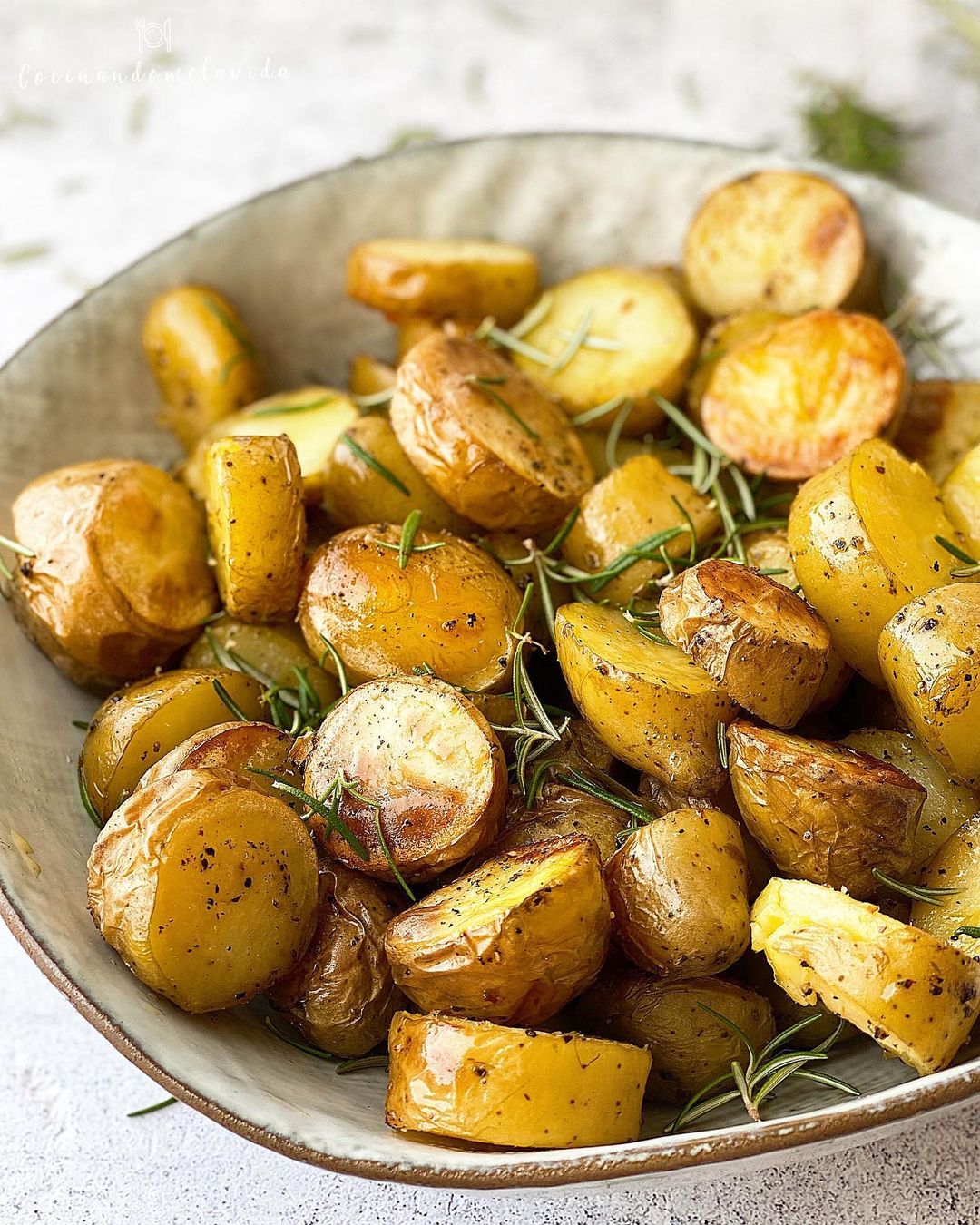 PATATAS GUARNICIÓN AL ROMERO