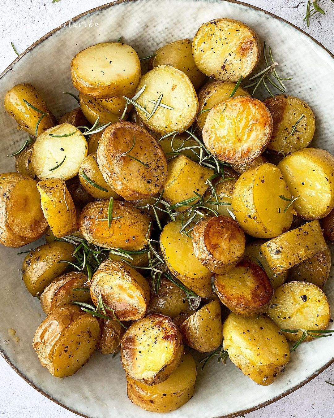 PATATAS GUARNICIÓN AL ROMERO