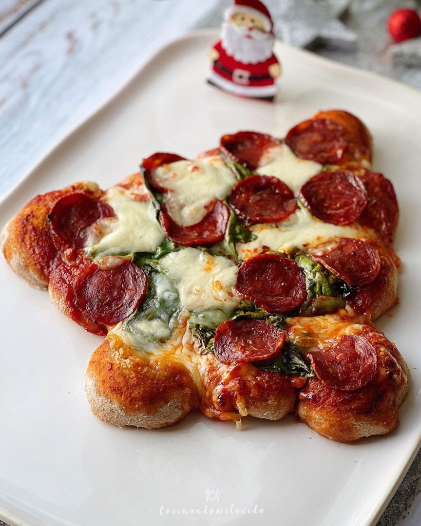 PIZZA NAVIDEÑA DE ESPELTA CON ESPINACAS Y CHORIZO
