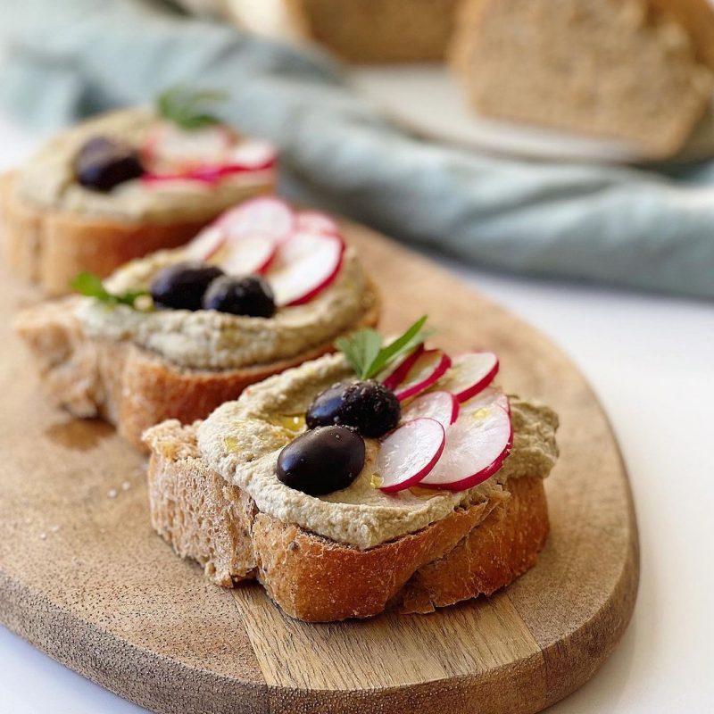 MONTADITOS DE PAN DE QUINOA CON BABAGANOUSH