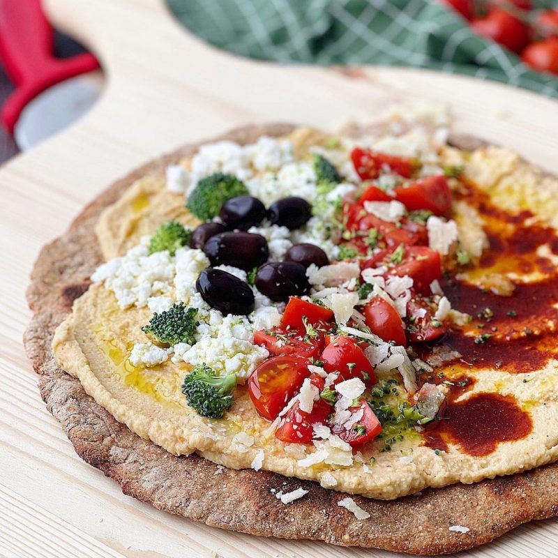 PIZZA DE QUINOA CON HUMMUS