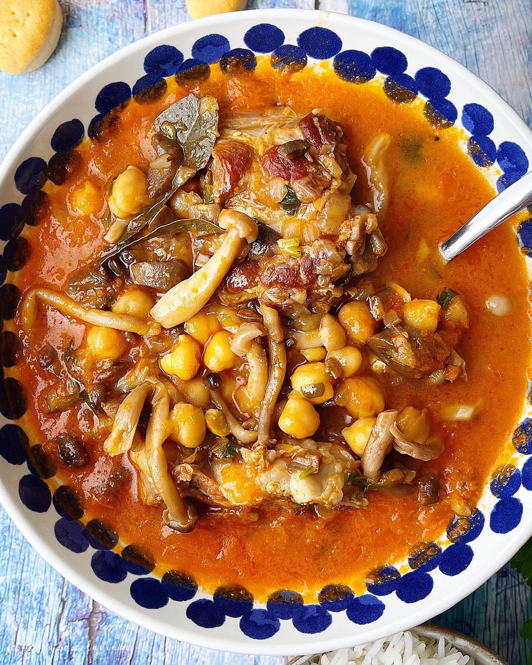 GARBANZOS ESTOFADOS CON COSTILLAS Y SETAS