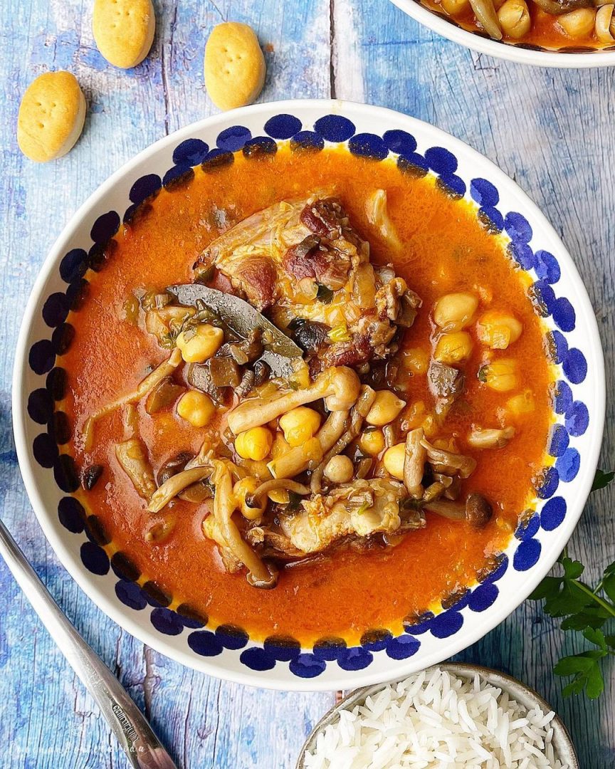 GARBANZOS ESTOFADOS CON COSTILLAS Y SETAS