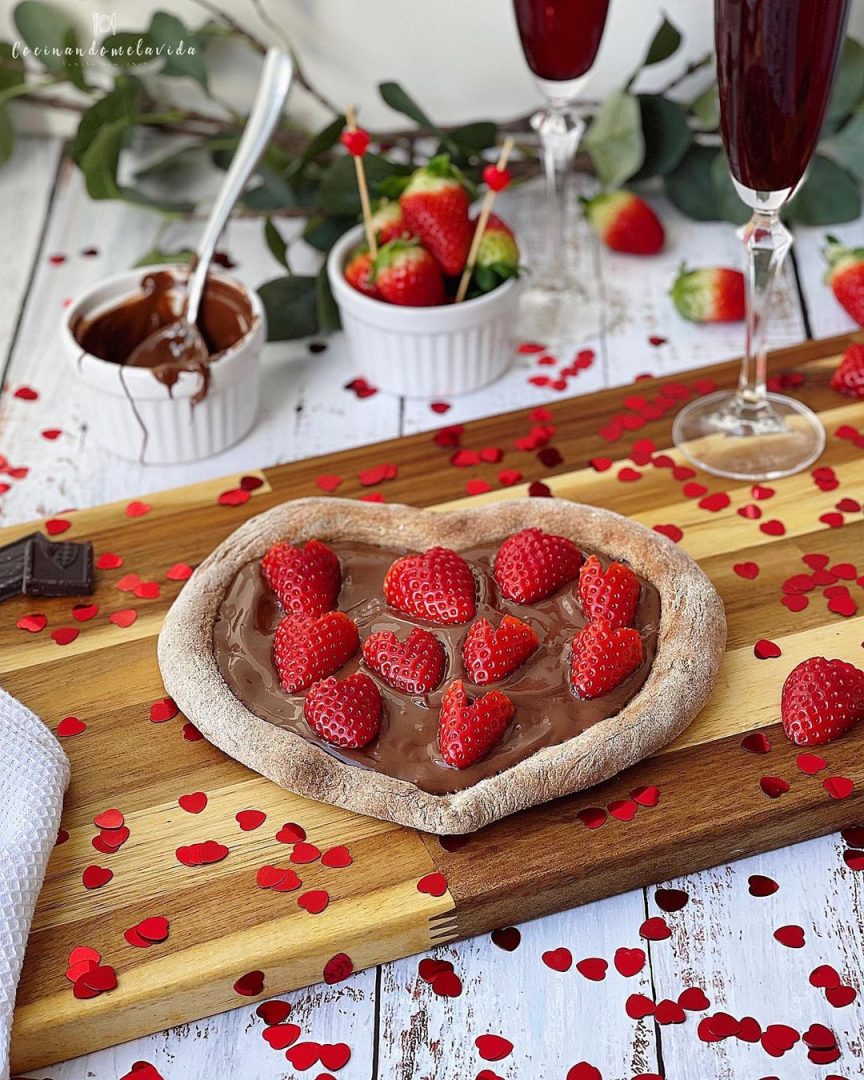 PIZZA DE NUTELLA Y FRESAS