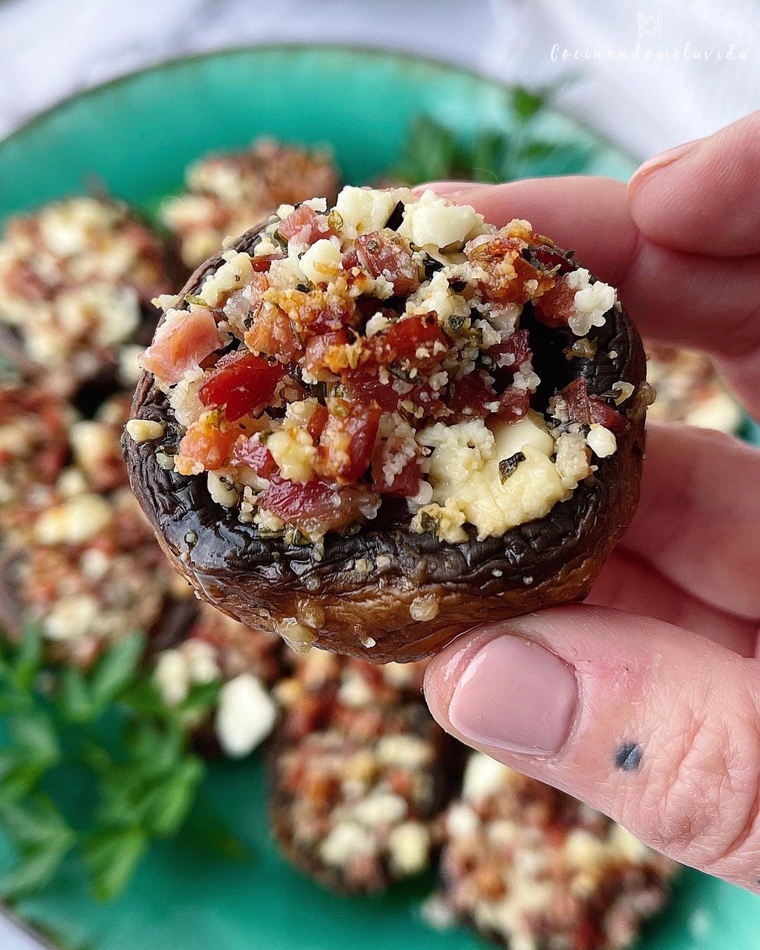 CHAMPIÑONES RELLENOS DE QUESO FETA Y JAMÓN