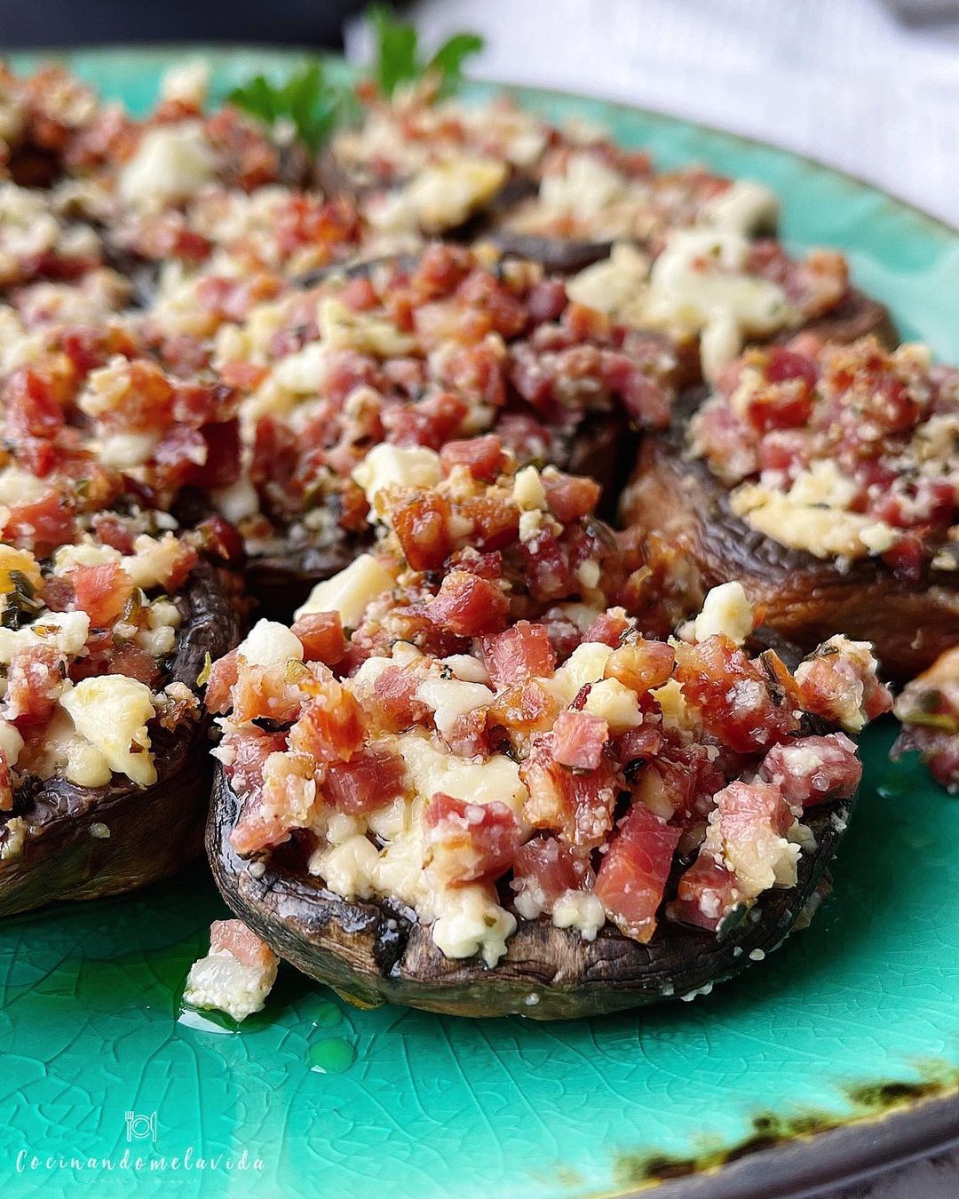 CHAMPIÑONES RELLENOS DE QUESO FETA Y JAMÓN