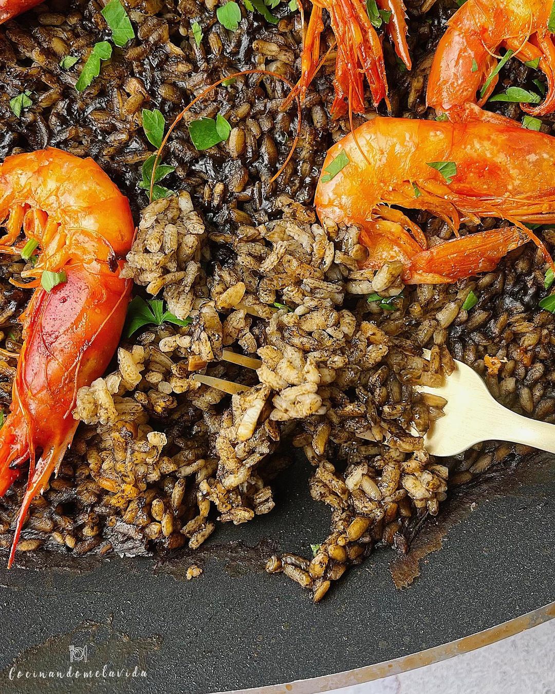 ARROZ NEGRO CON GAMBA ROJA