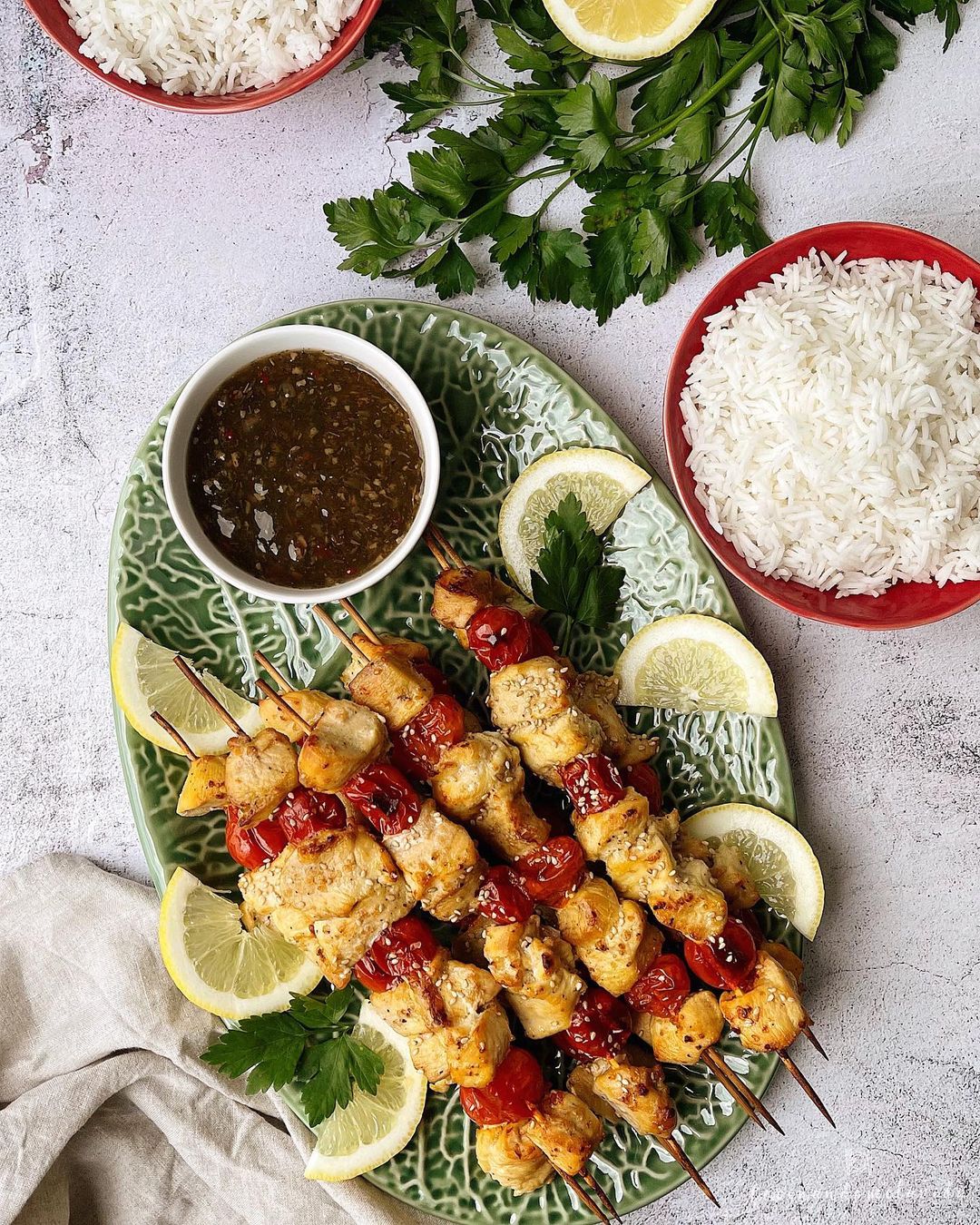 BROCHETAS DE POLLO AL LIMÓN AL HORNO