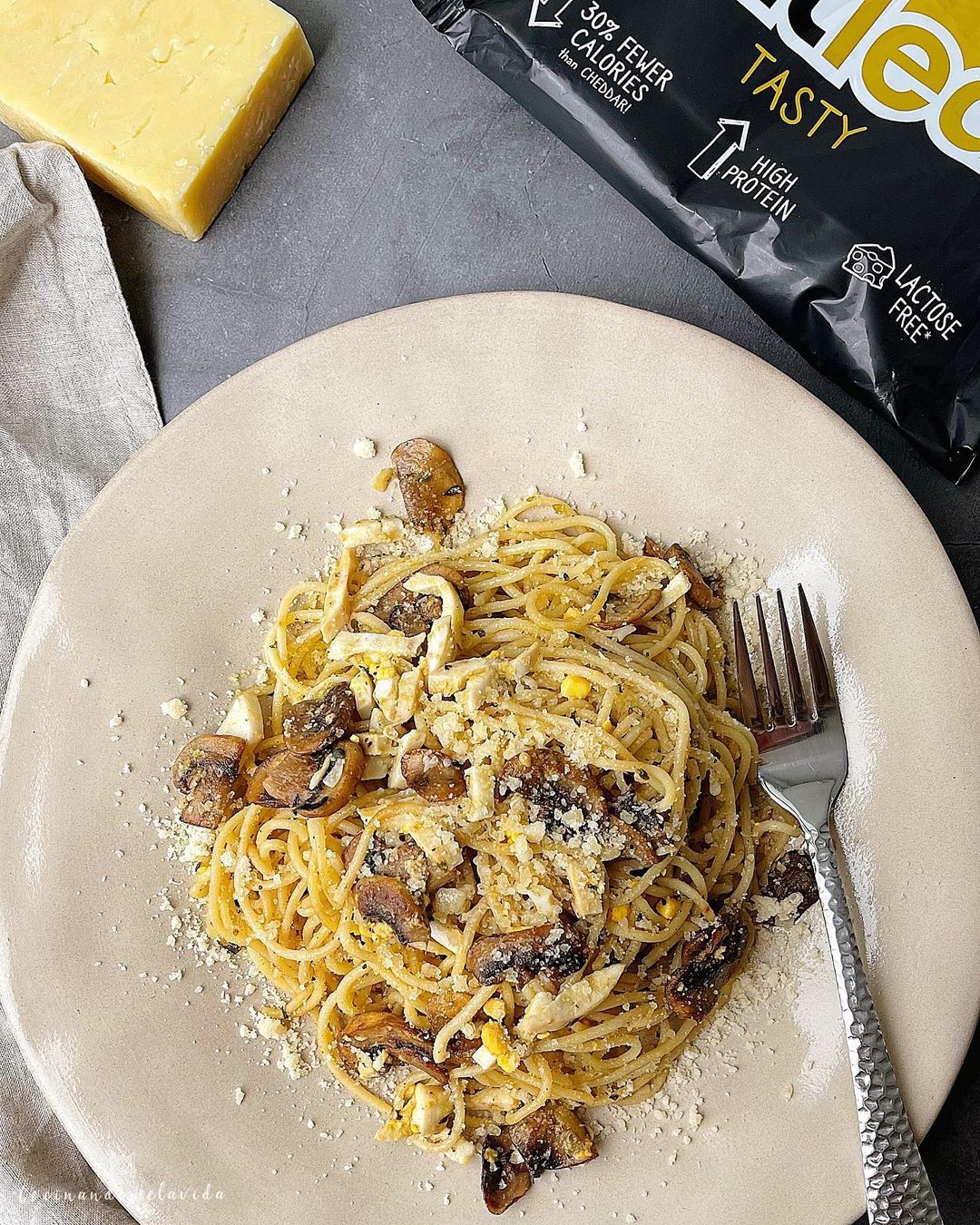 ESPAGUETIS CON HUEVO Y CHAMPIÑONES