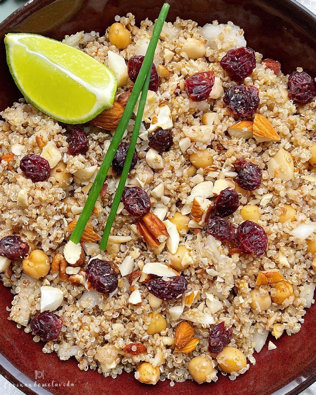 ENSALADA DE QUINOA Y FRUTOS SECOS