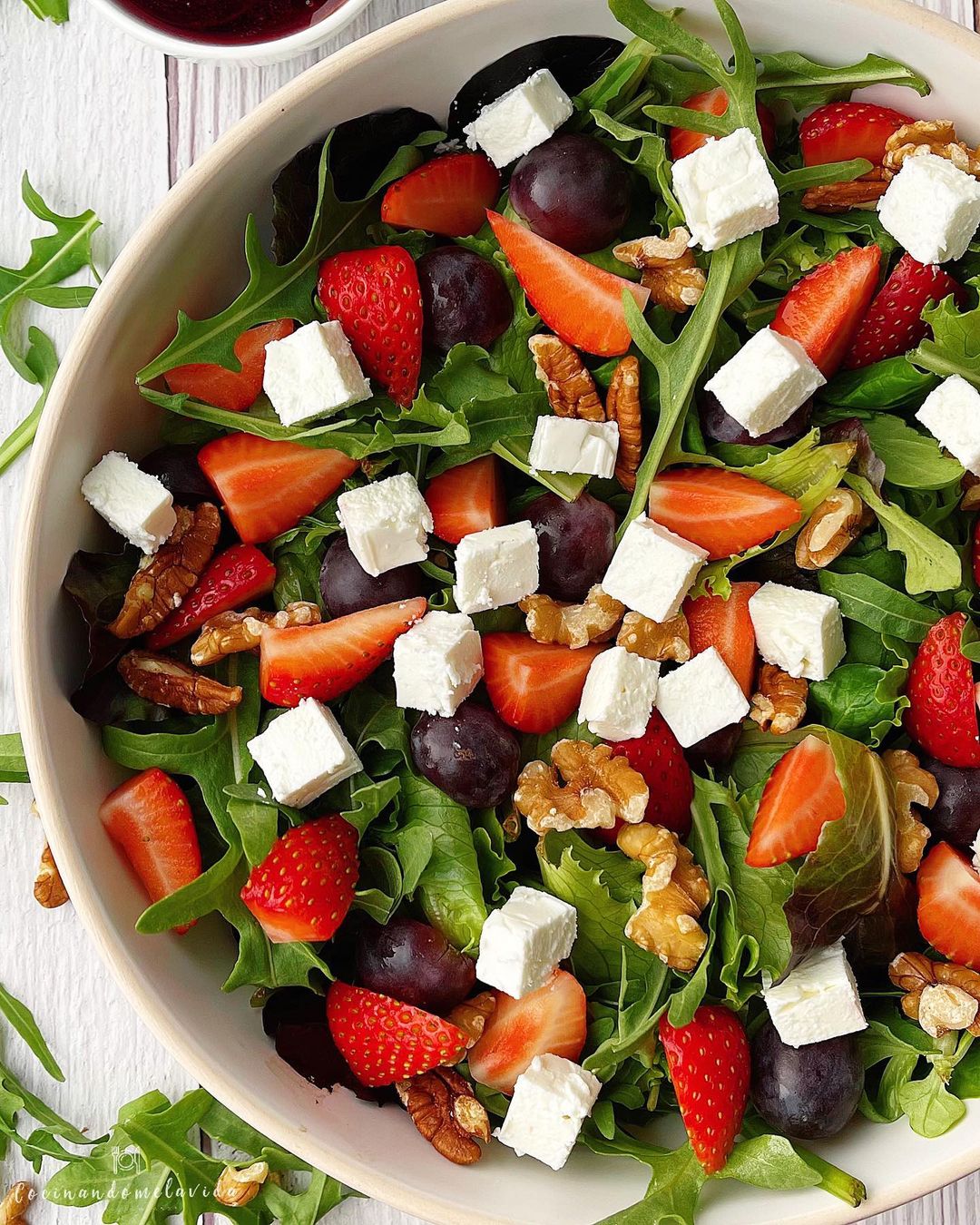 ENSALADA DE BROTES CON FRESAS