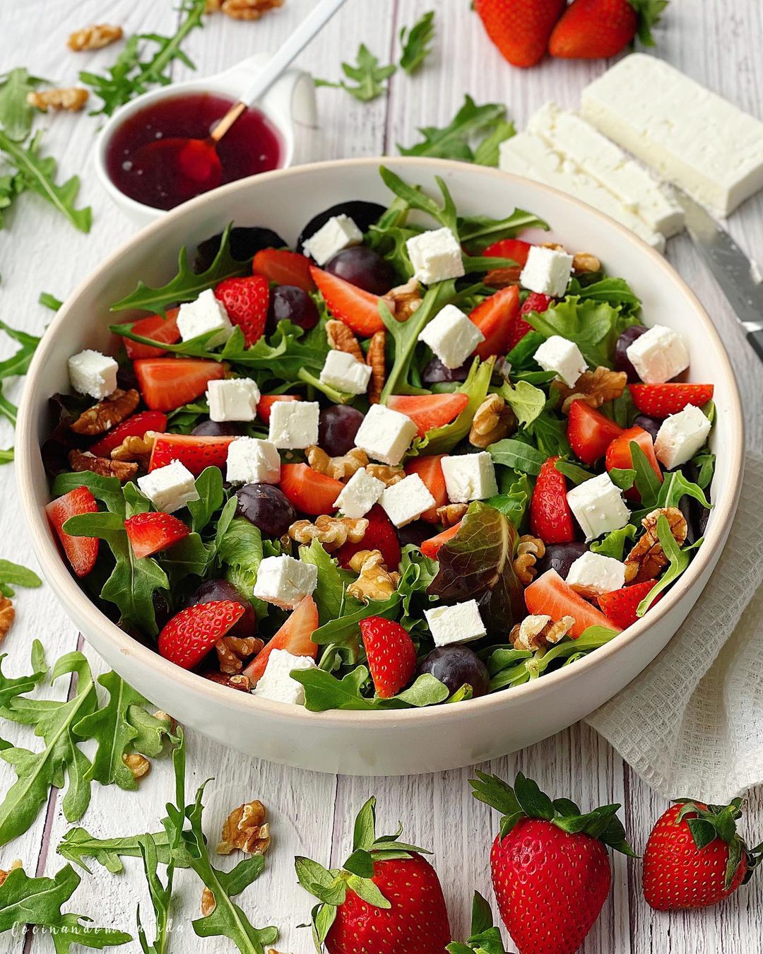 ENSALADA DE BROTES CON FRESAS