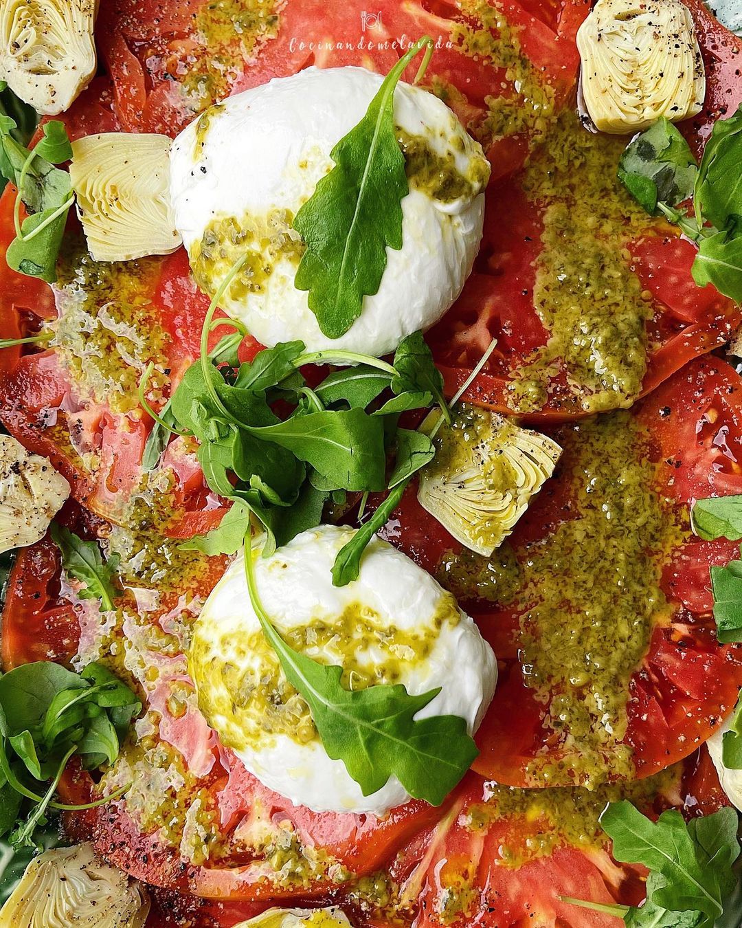 ENSALADA DE TOMATE CON PESTO DE PISTACHOS