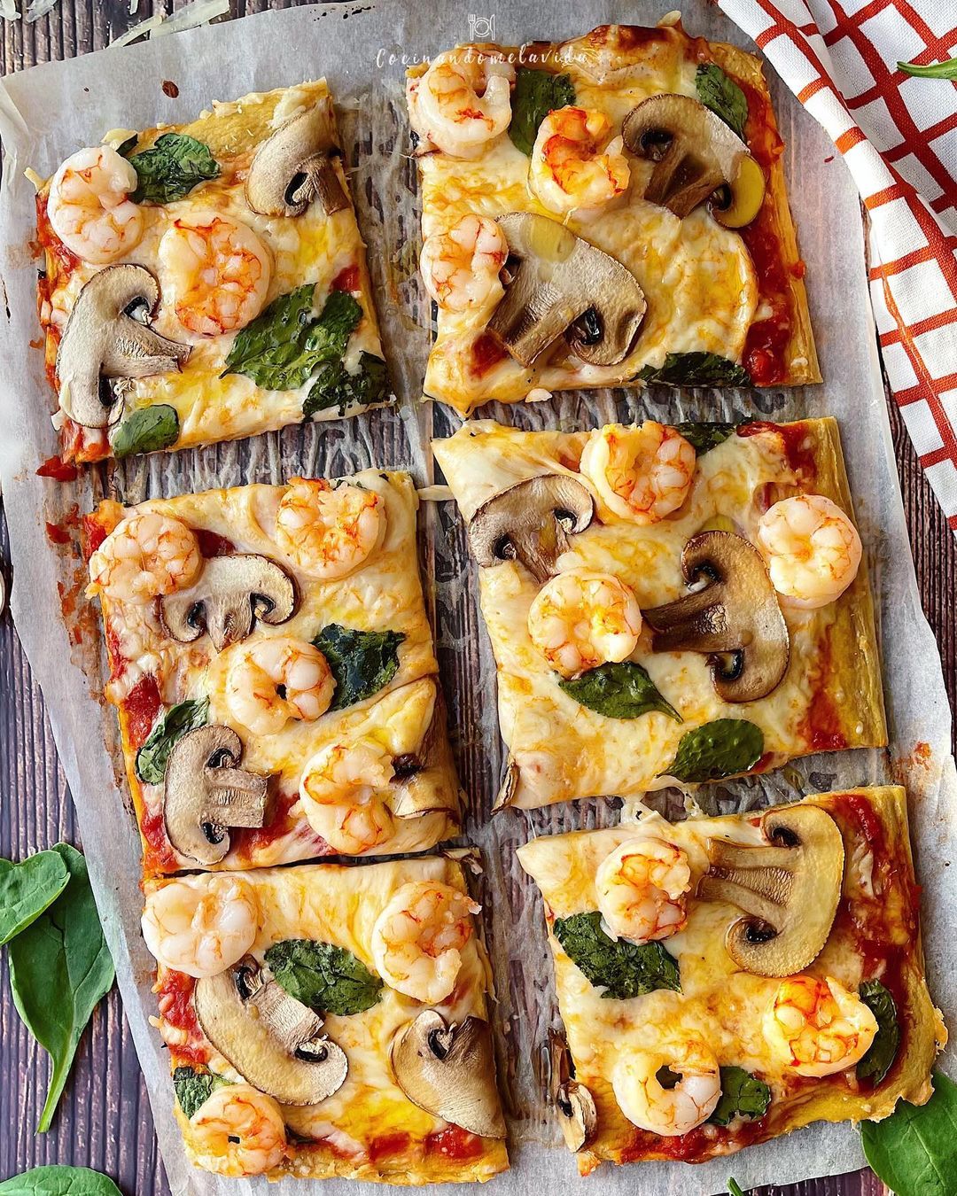 PIZZA CON BASE DE ATÚN