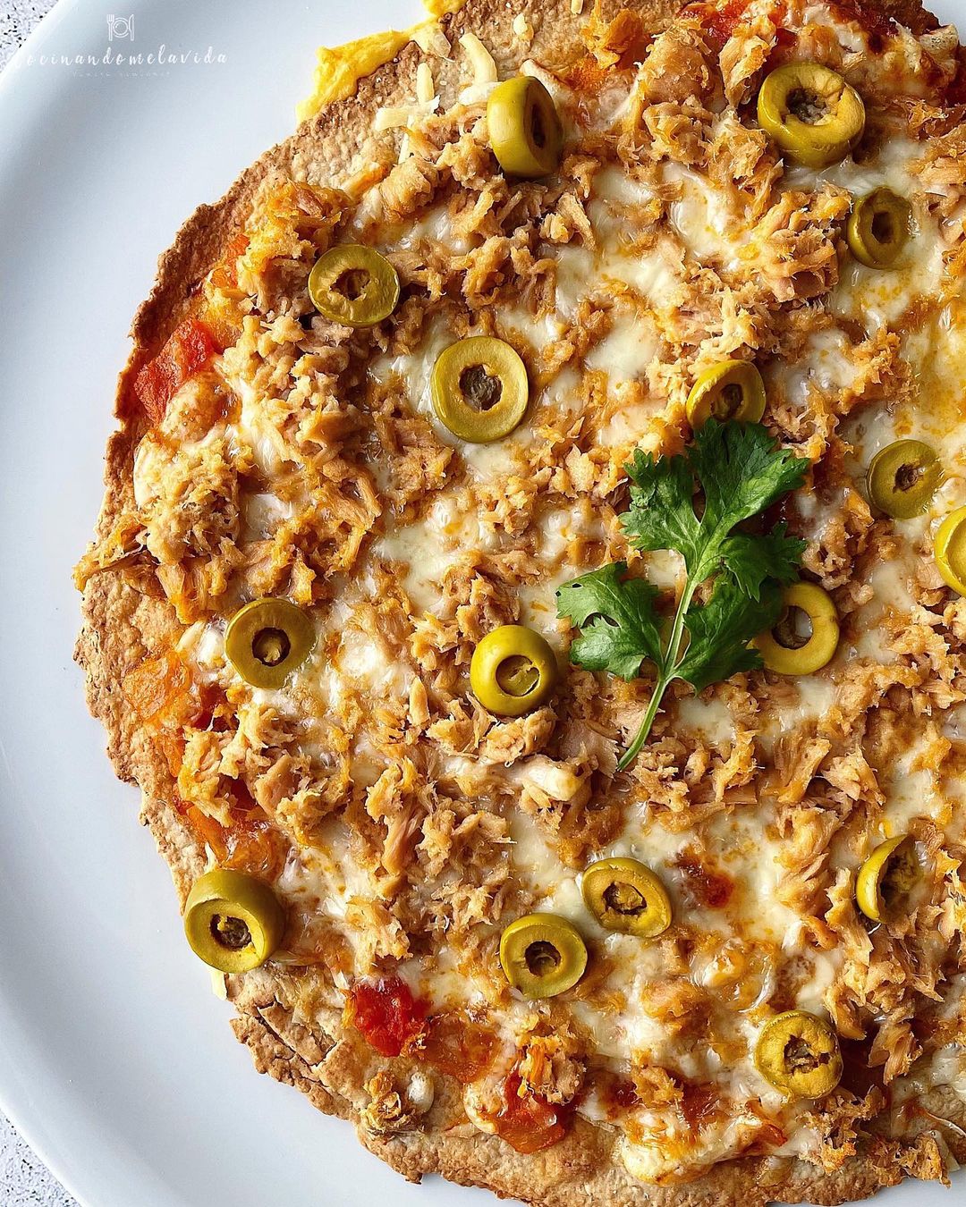 PIZZA DE ATÚN CON BASE DE AVENA
