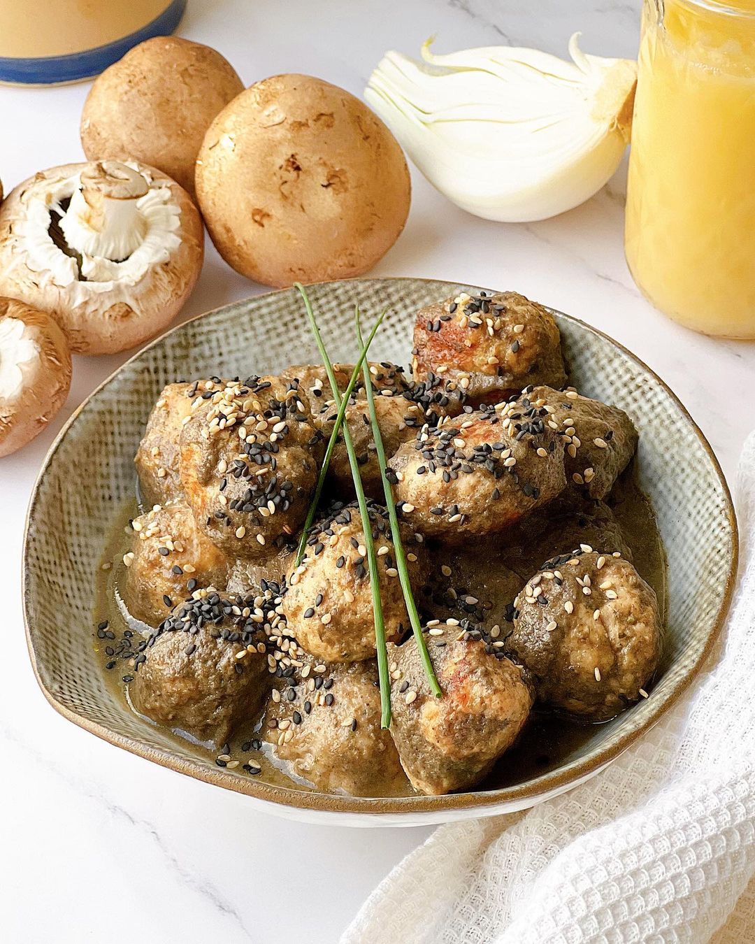 ALBÓNDIGAS DE POLLO EN SALSA DE CHAMPIÑONES