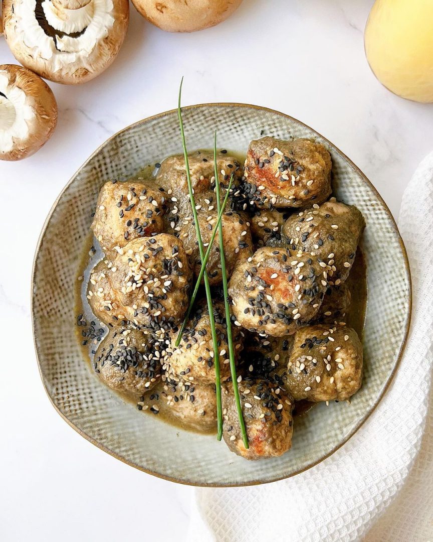 ALBÓNDIGAS DE POLLO EN SALSA DE CHAMPIÑONES
