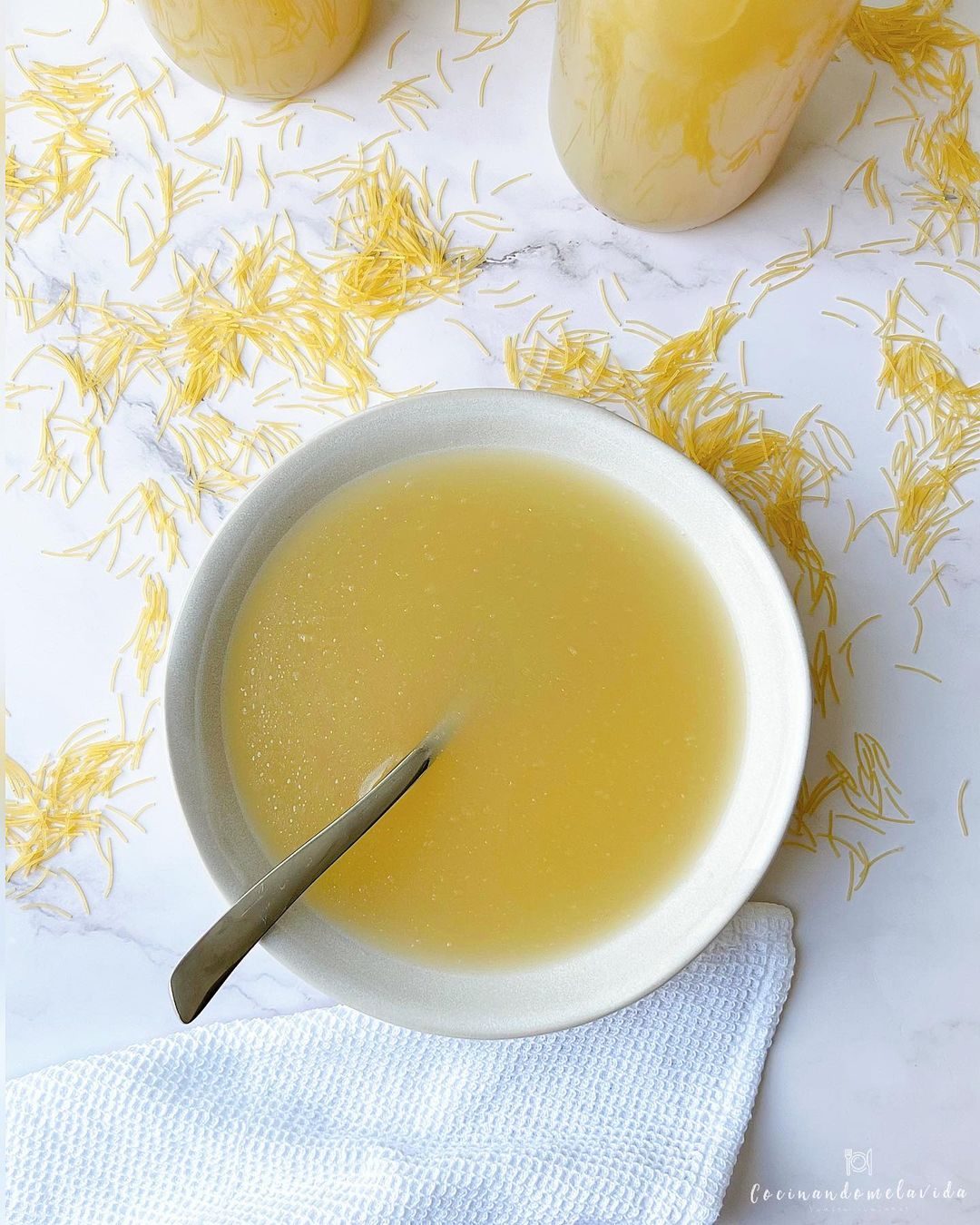 CALDO DE POLLO