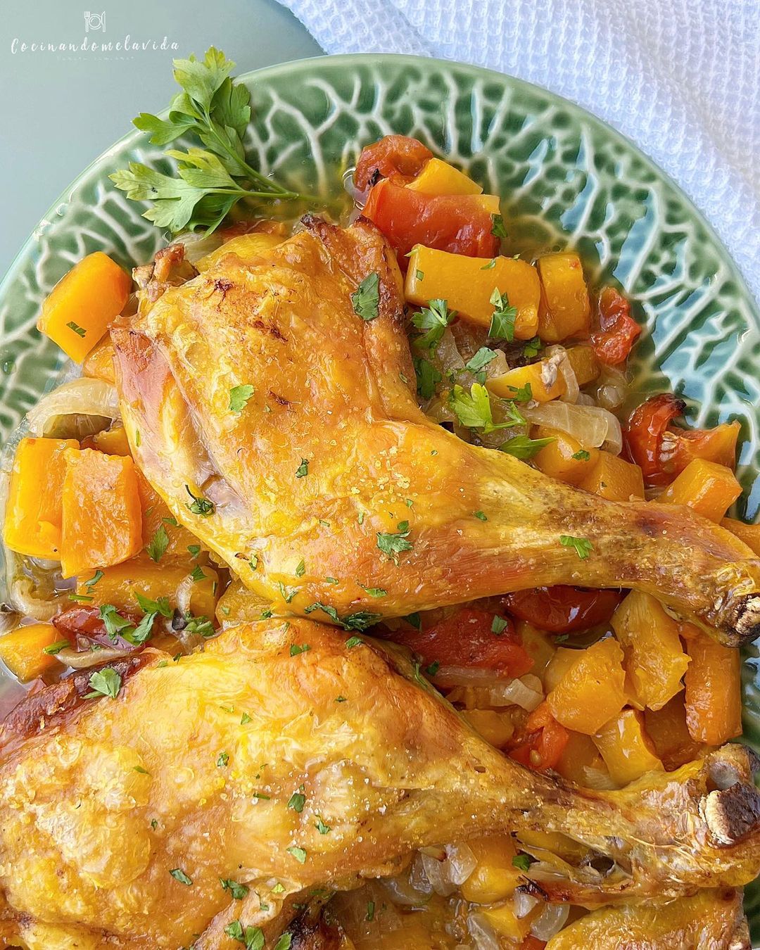 MUSLOS DE POLLO AL HORNO CON VERDURAS