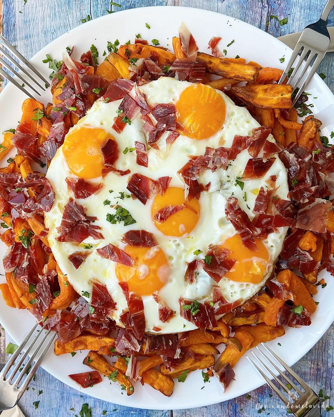 HUEVOS CON JAMÓN Y BONIATO