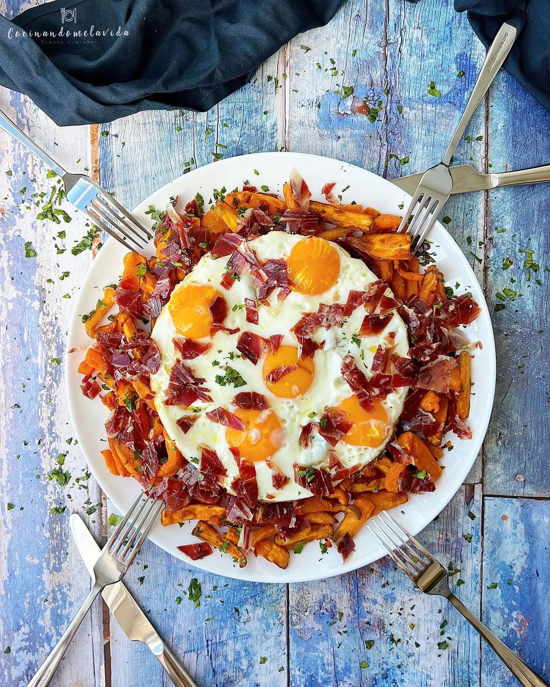 HUEVOS CON JAMÓN Y BONIATO