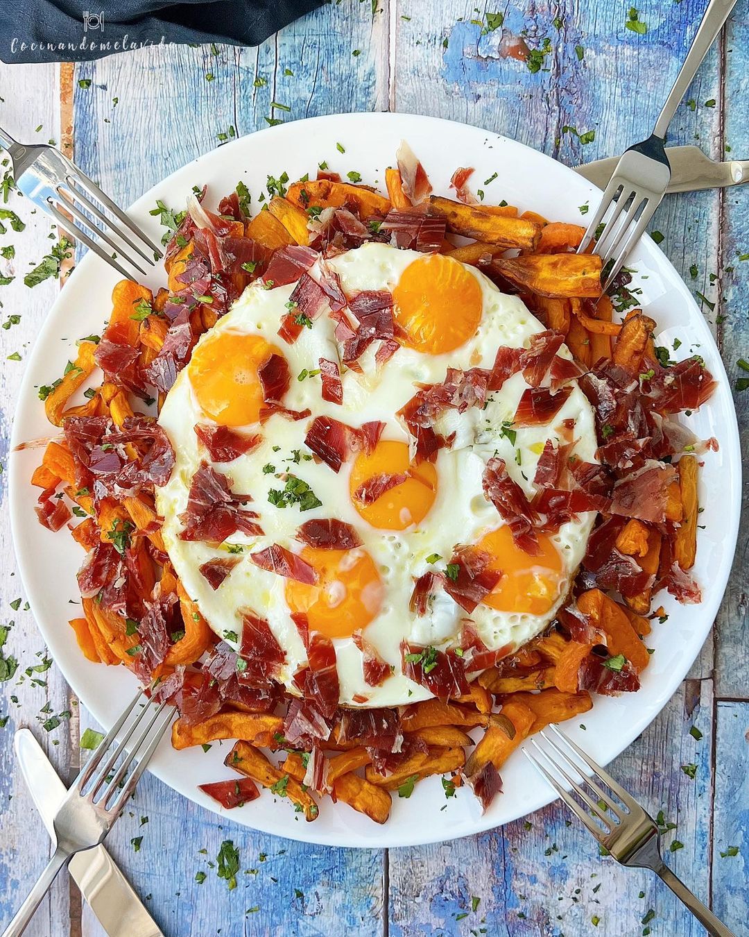 HUEVOS CON JAMÓN Y BONIATO