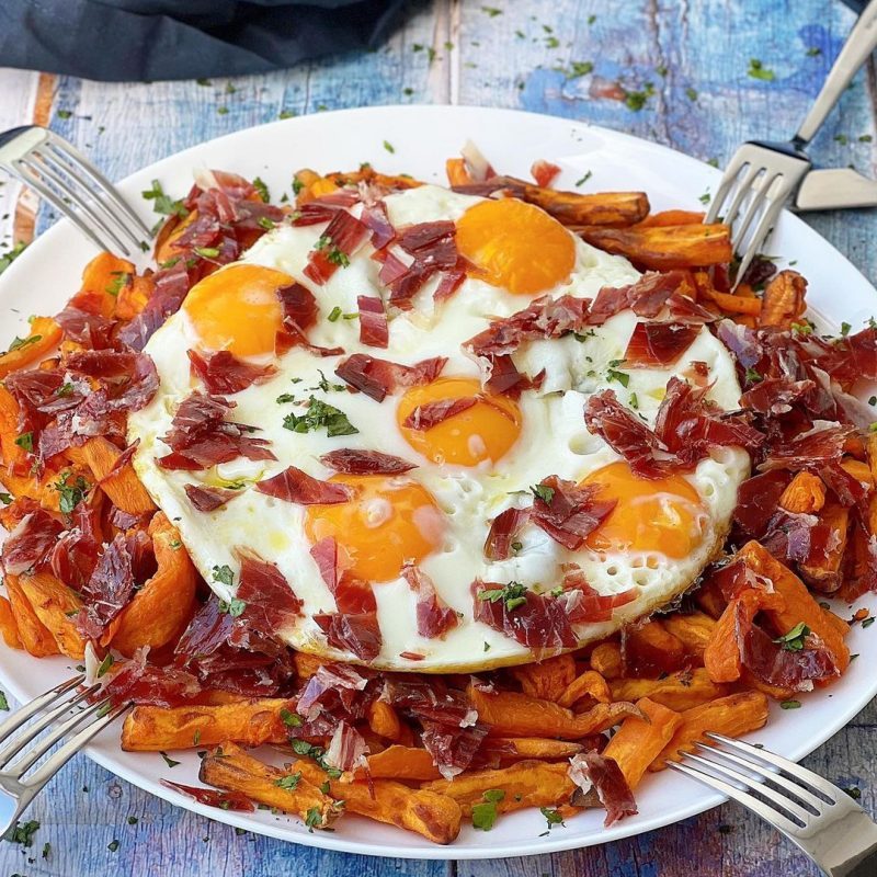 HUEVOS CON JAMÓN Y BONIATO