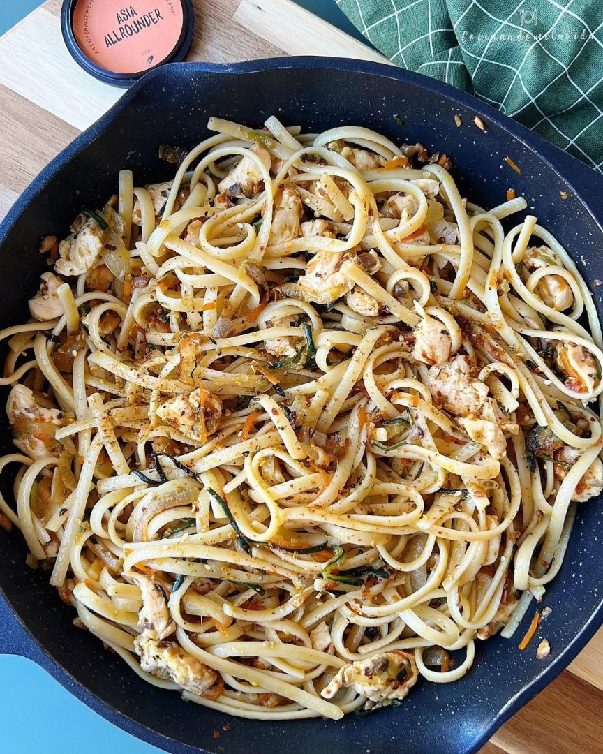 LINGUINI CON VERDURAS Y POLLO