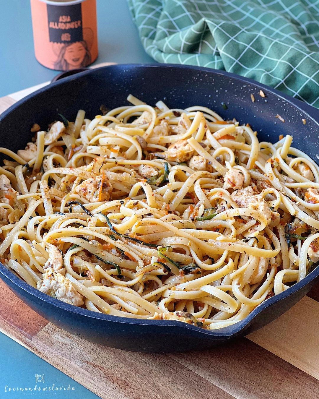 LINGUINI CON VERDURAS Y POLLO