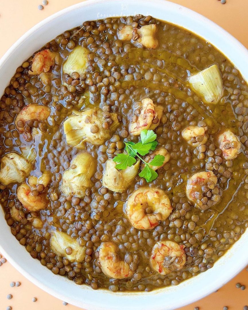 LENTEJAS CON ALCACHOFAS Y GAMBONES