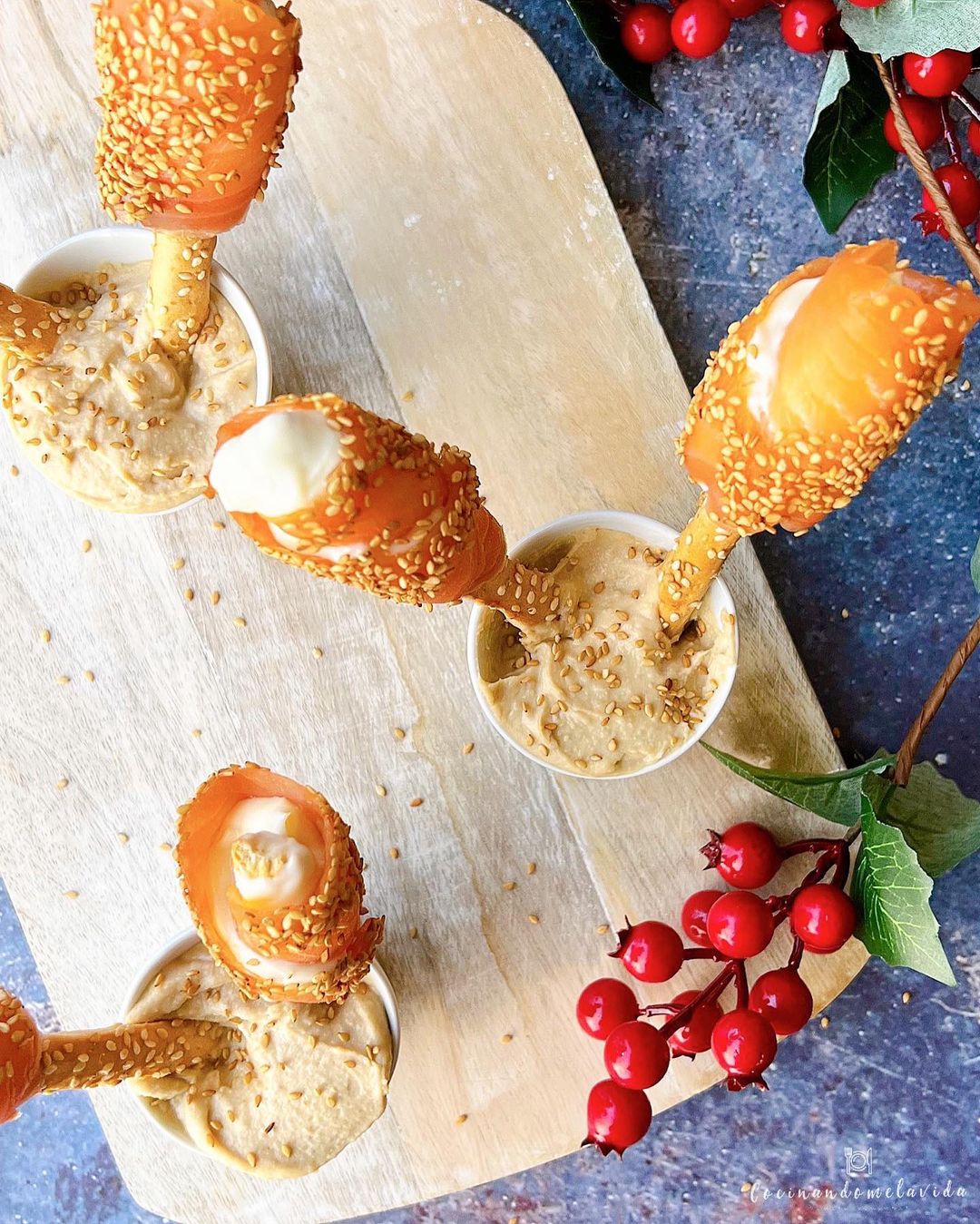 ROSAS DE SALMÓN RELLENAS DE QUESO
