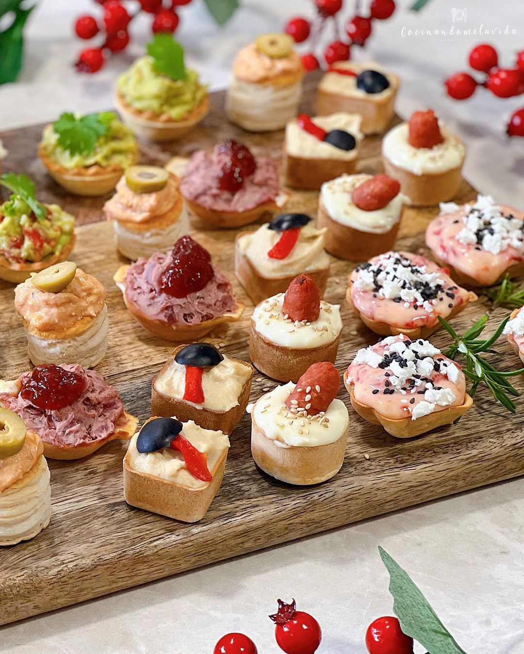 CANAPÉS VARIADOS PARA NAVIDAD