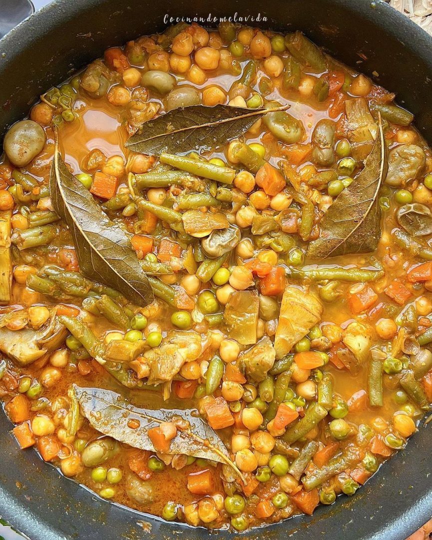 GARBANZOS ESTOFADOS CON MENESTRA DE VERDURAS