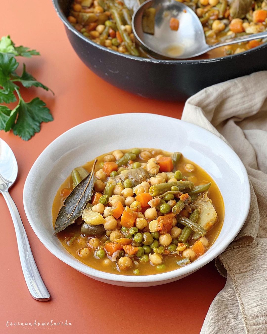 GARBANZOS ESTOFADOS CON MENESTRA DE VERDURAS