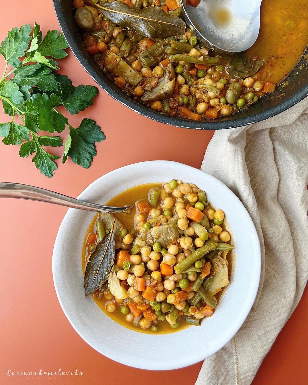 GARBANZOS ESTOFADOS CON MENESTRA DE VERDURAS