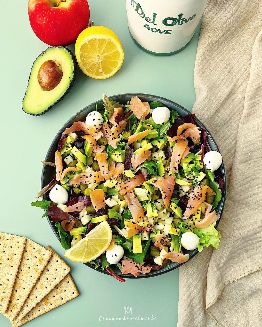 ENSALADA DE SALMÓN AHUMADO Y AGUACATE