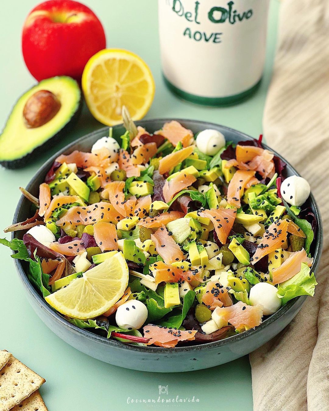 ENSALADA DE SALMÓN AHUMADO Y AGUACATE