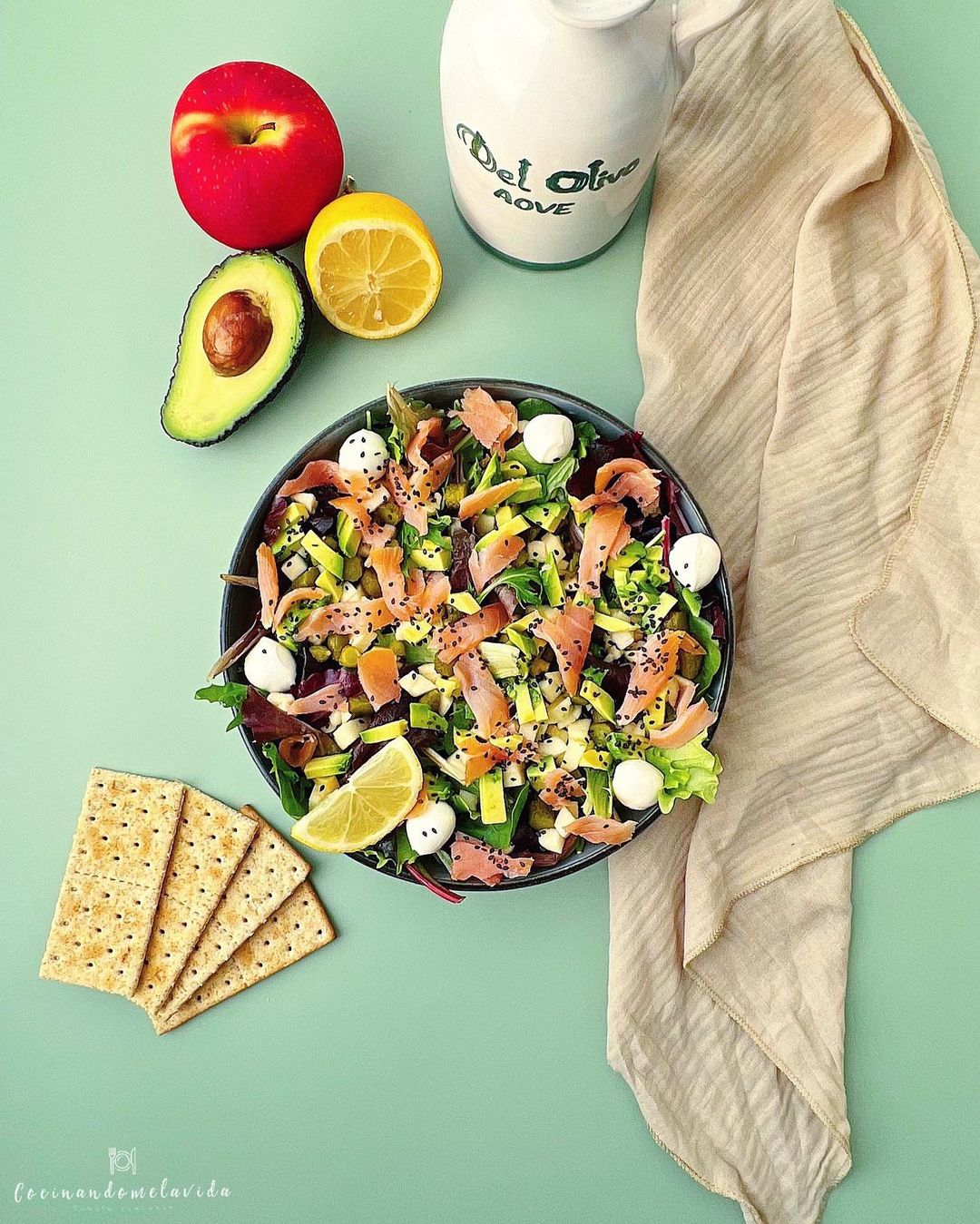 ENSALADA DE SALMÓN AHUMADO Y AGUACATE