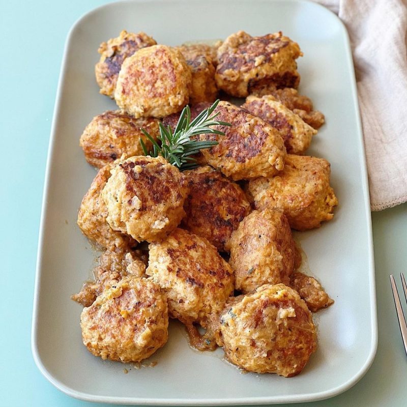 ALBONDIGAS DE POLLO EN SALSA DE CEBOLLA