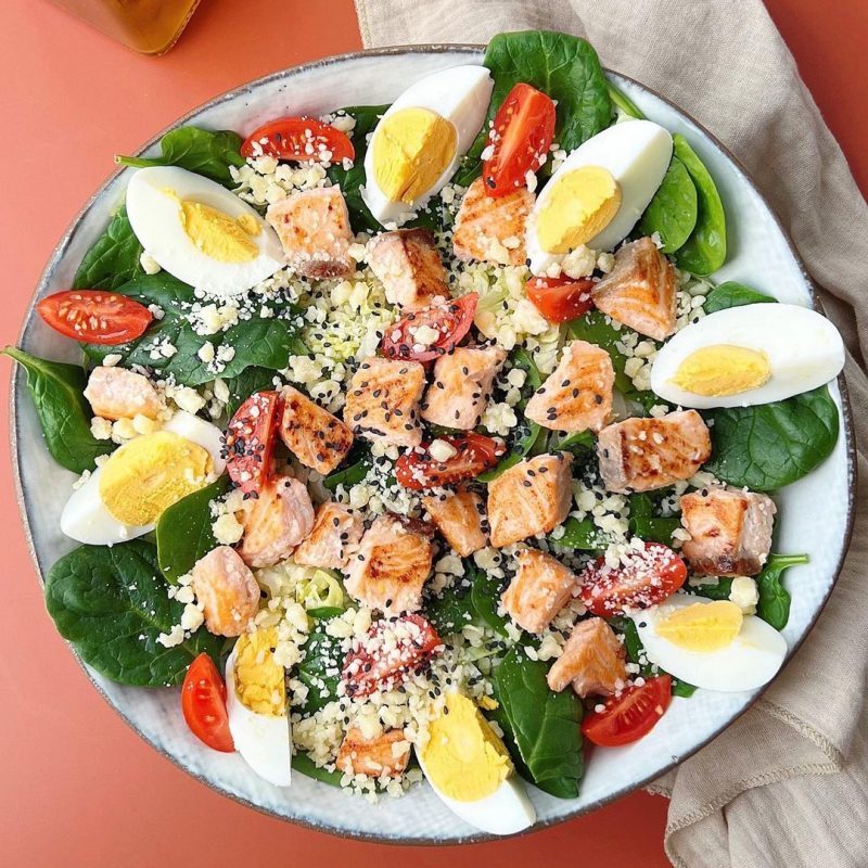 ENSALADA DE ESPINACAS Y SALMÓN A LA PLANCHA