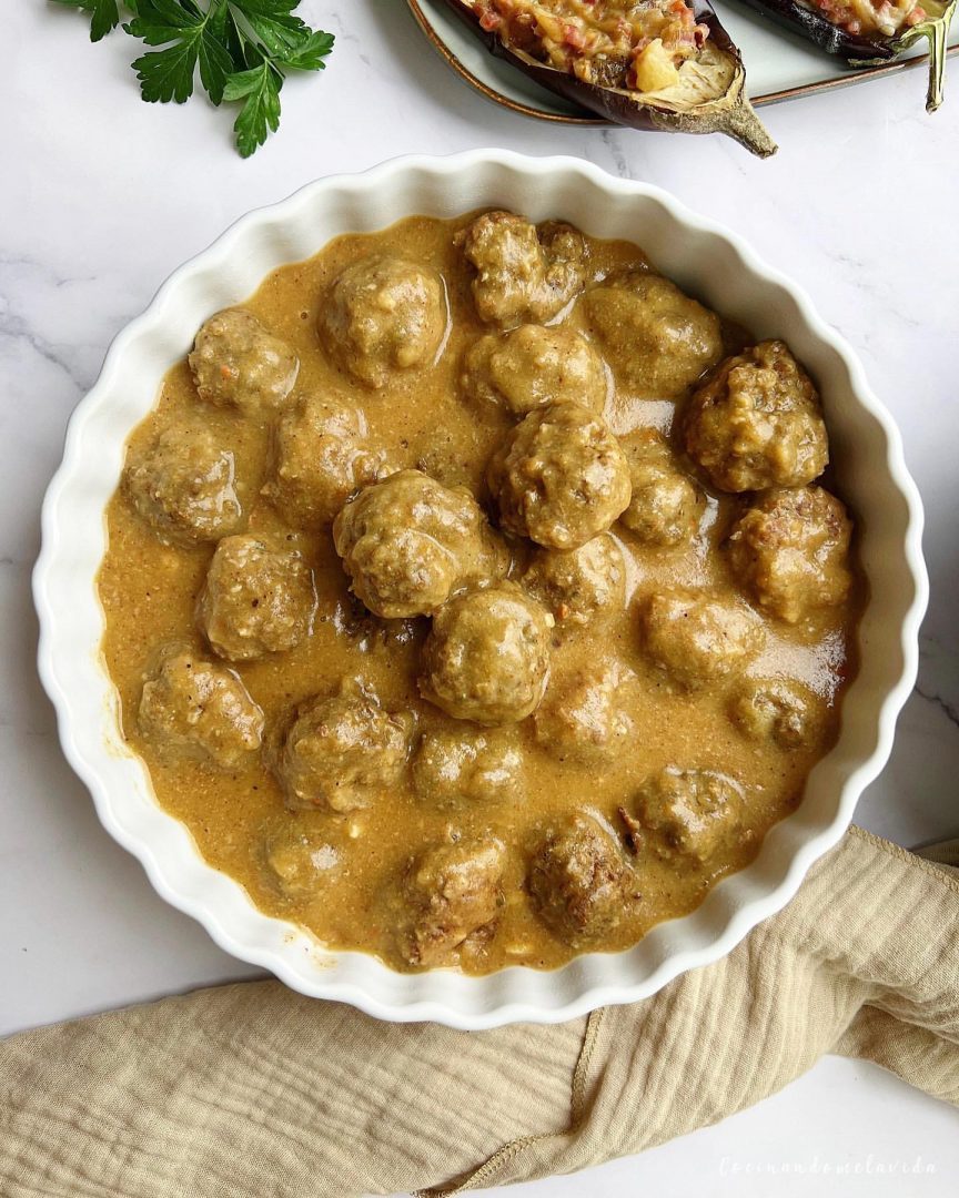 ALBÓNDIGAS DE TERNERA EN SALSA DE FRUTOS SECOS