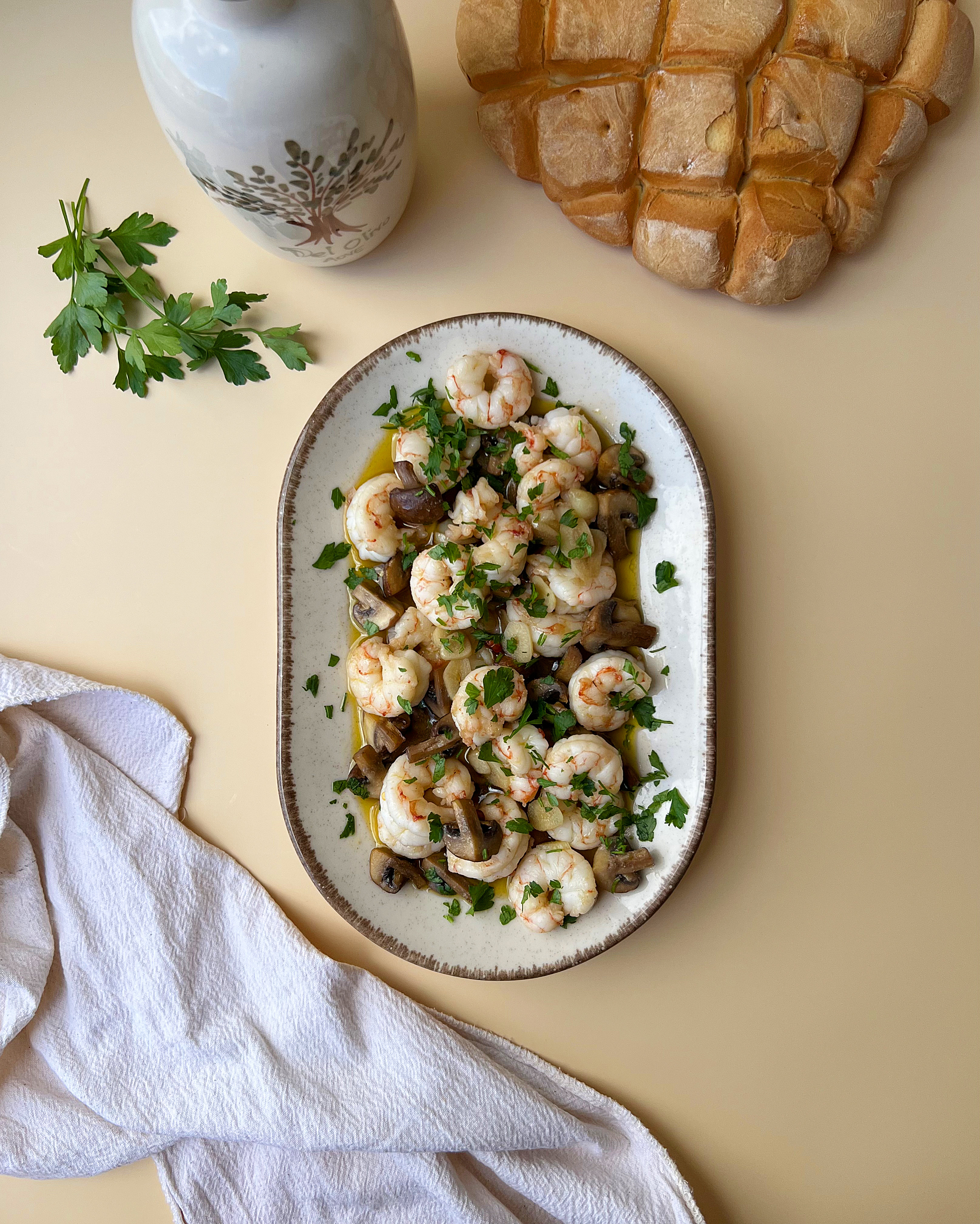 GAMBAS CON CHAMPIÑONES AL AJILLO