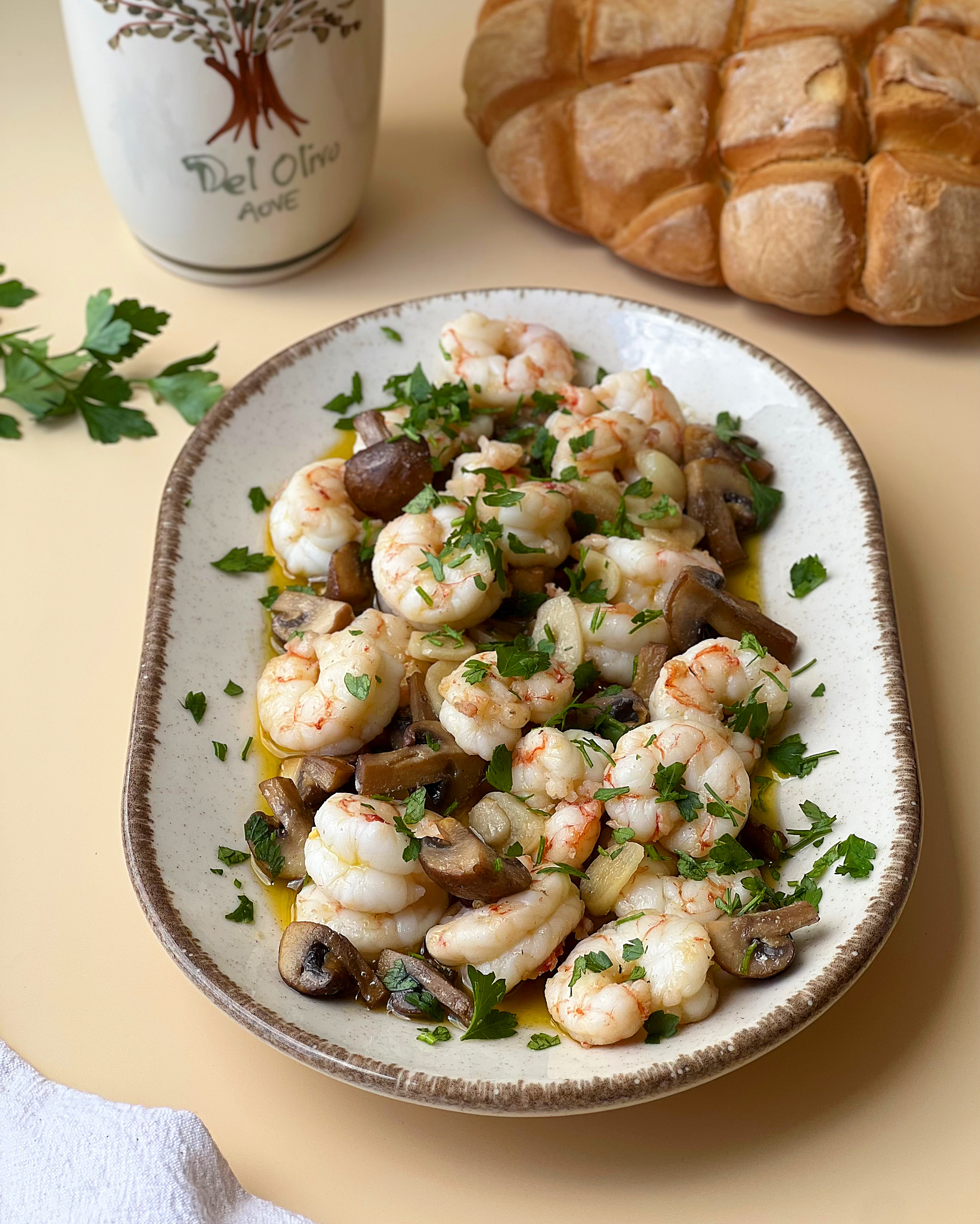 GAMBAS CON CHAMPIÑONES AL AJILLO